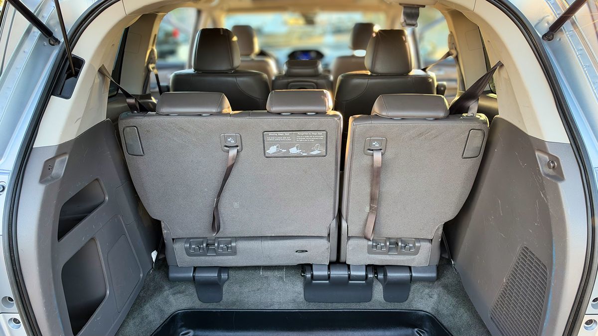 Photo 17 of this Honda Odyssey