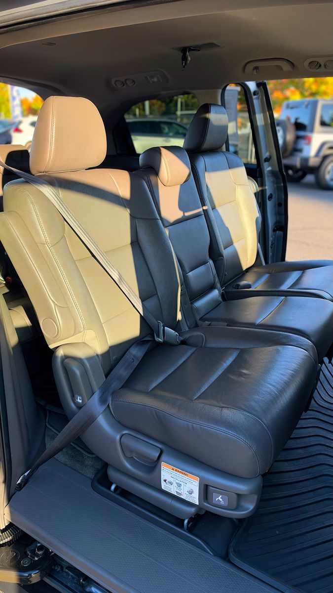 Photo 18 of this Honda Odyssey