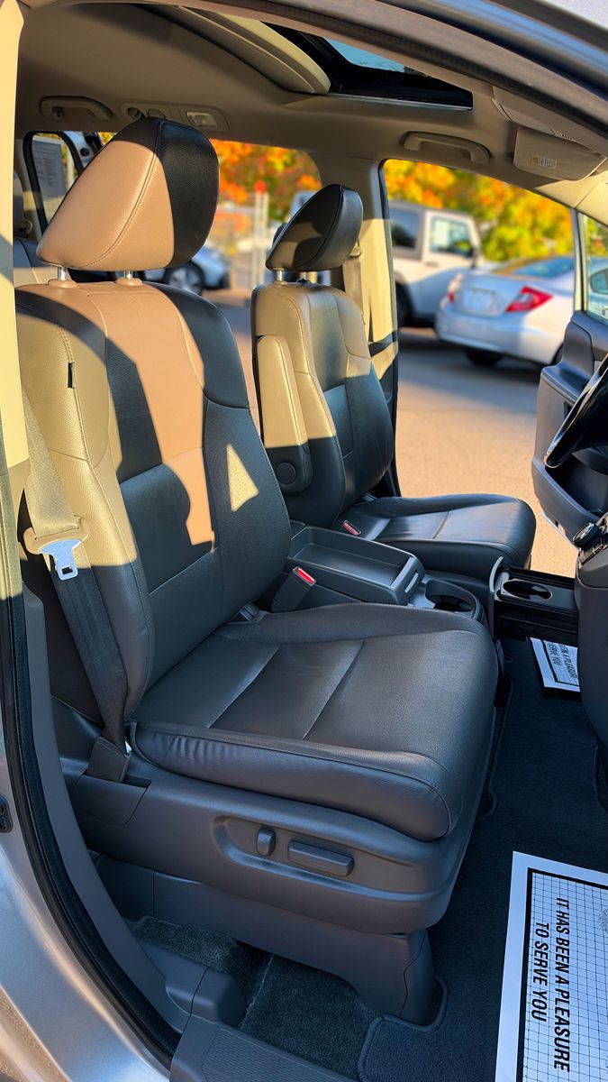 Photo 19 of this Honda Odyssey