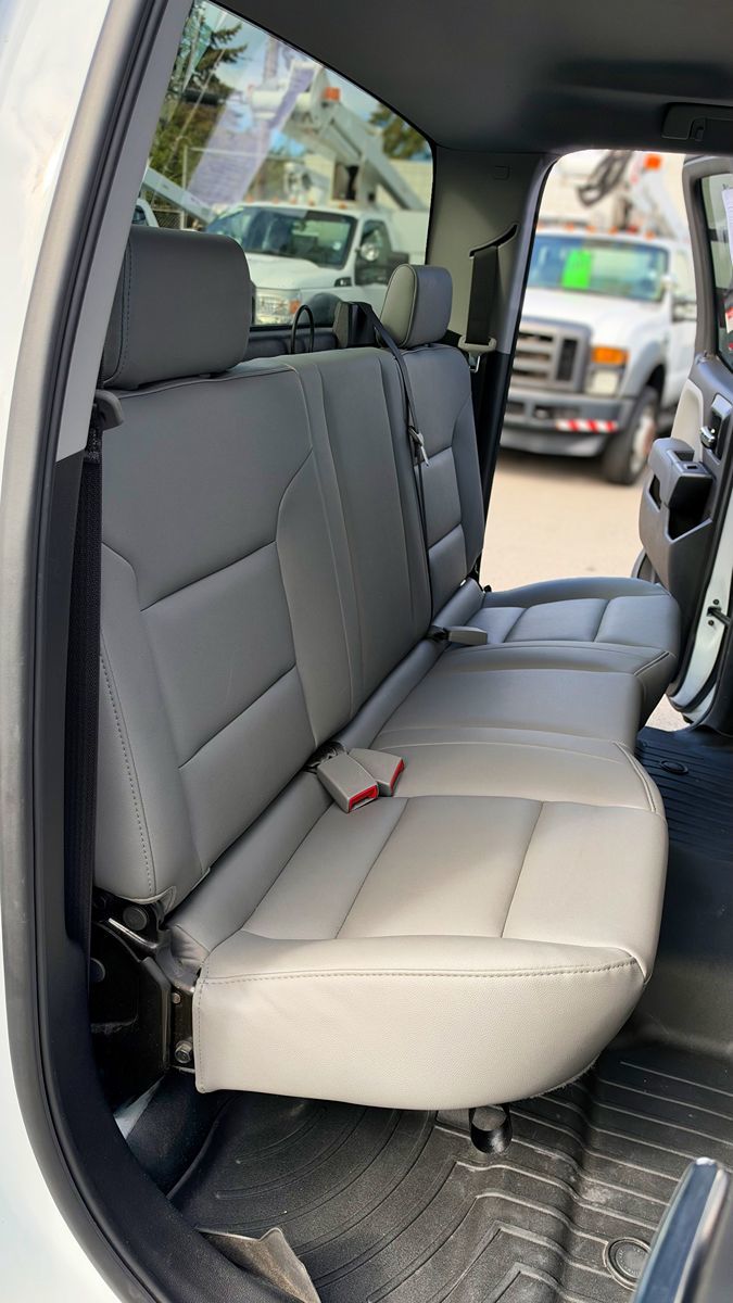 Photo 15 of this Chevrolet Silverado 1500 LD