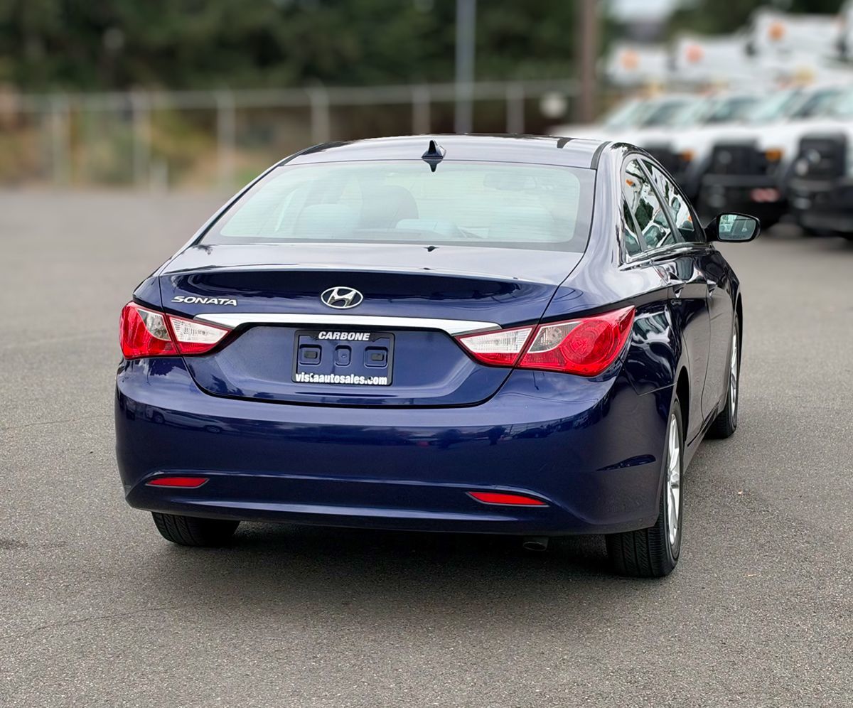 Photo 5 of this Hyundai Sonata