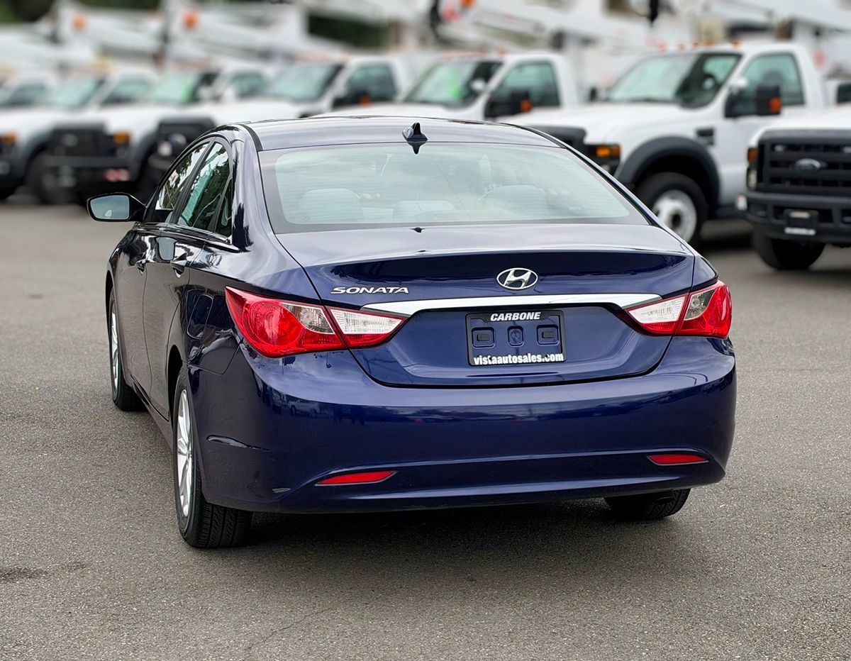 Photo 3 of this Hyundai Sonata