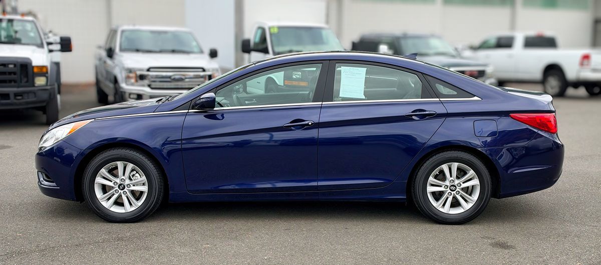 Photo 2 of this Hyundai Sonata