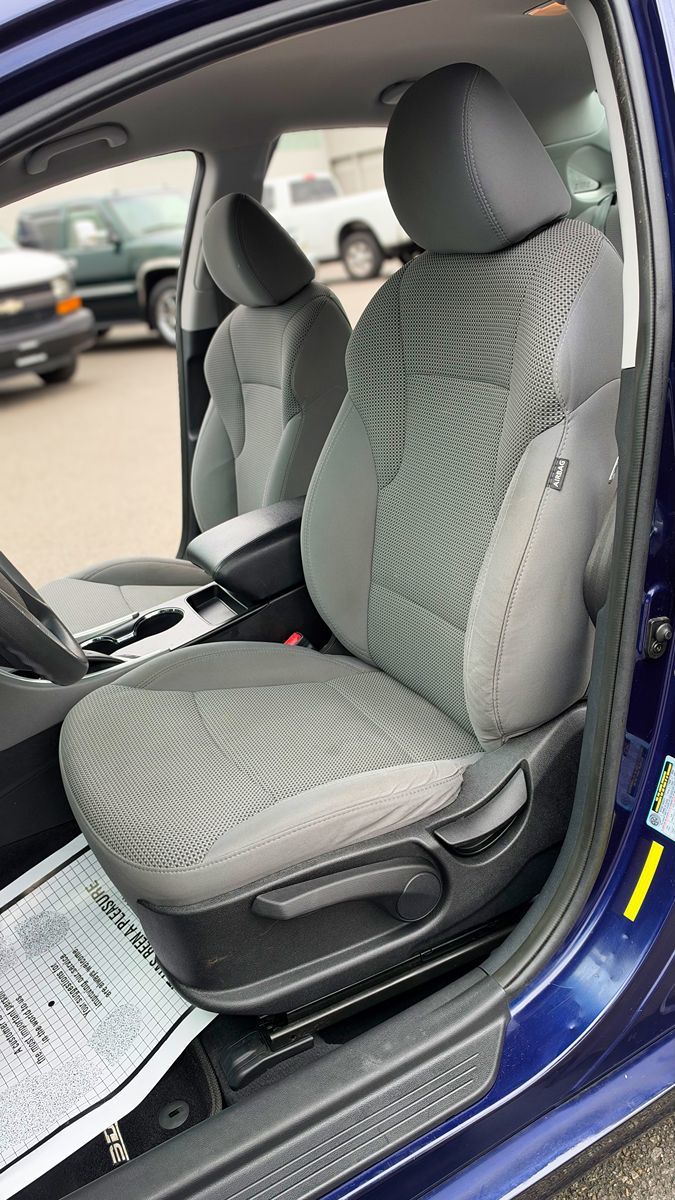 Photo 13 of this Hyundai Sonata