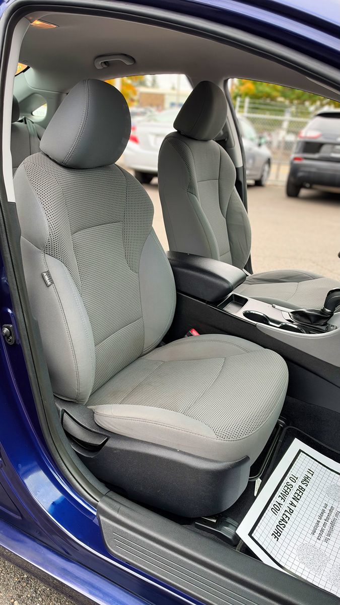 Photo 16 of this Hyundai Sonata