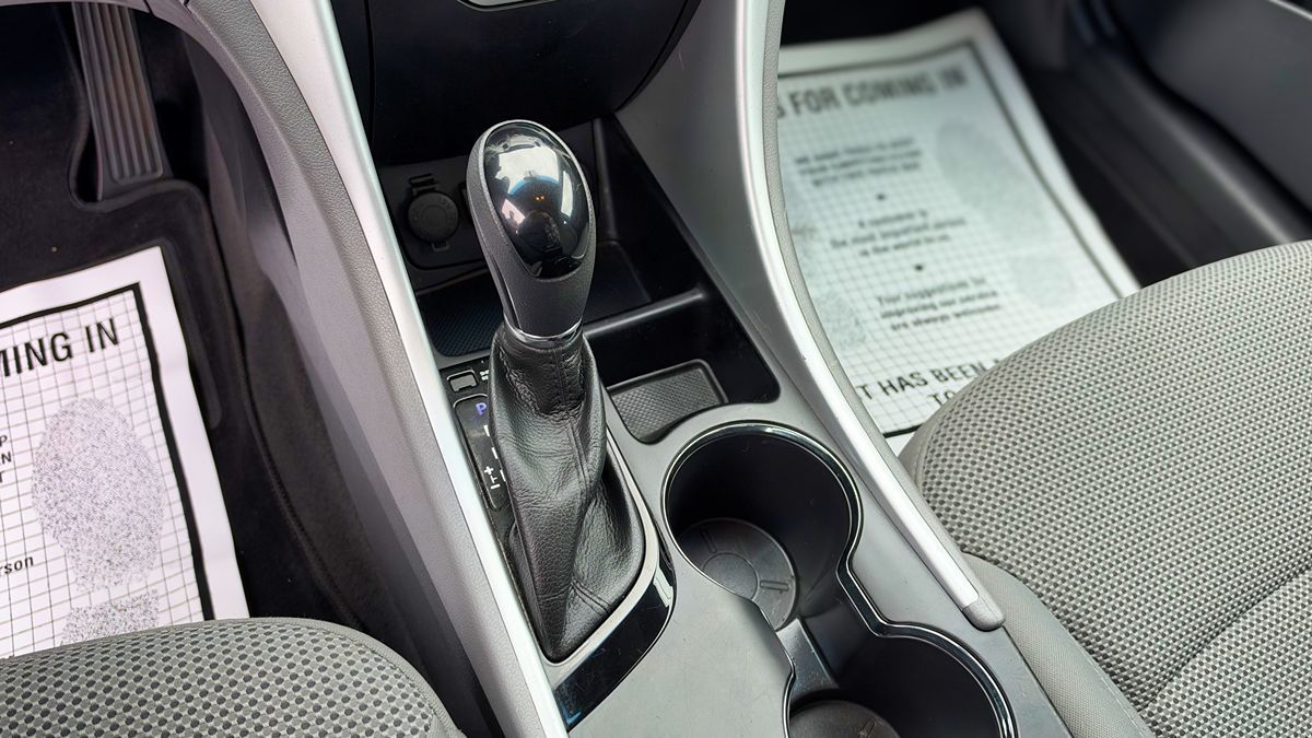 Photo 18 of this Hyundai Sonata