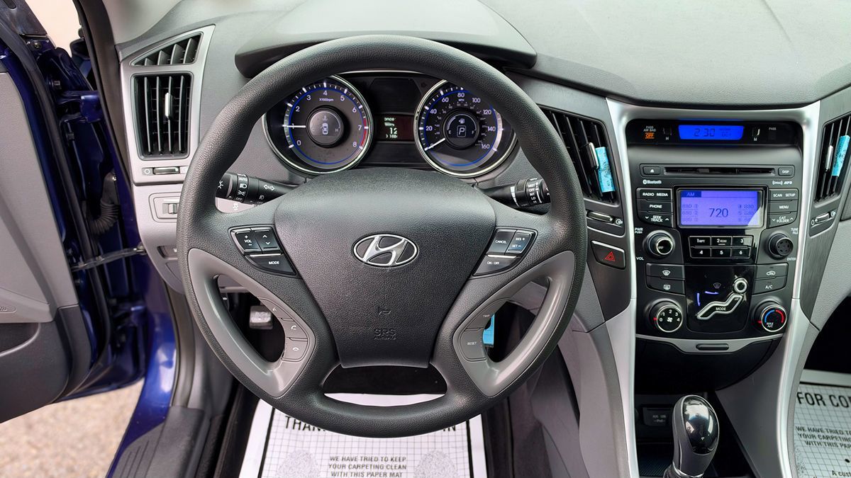 Photo 20 of this Hyundai Sonata