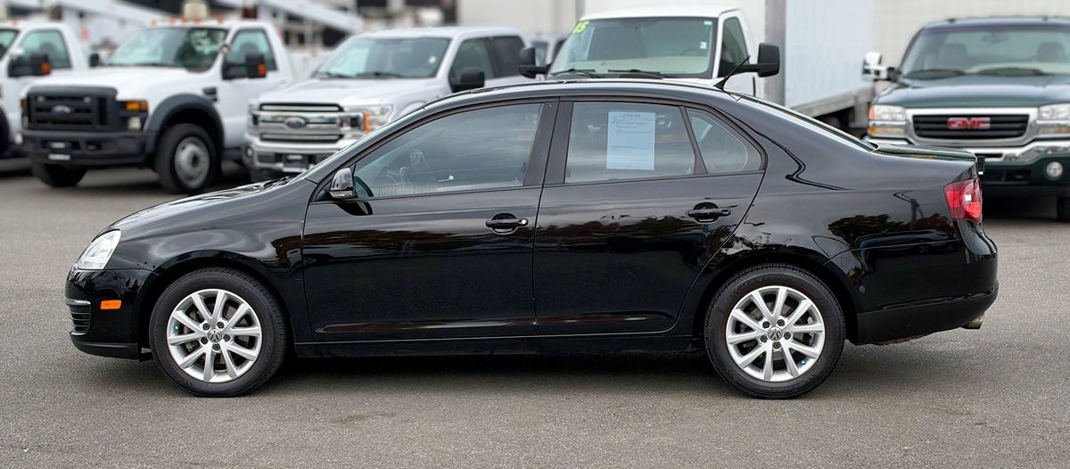 Photo 2 of this Volkswagen Jetta Sedan