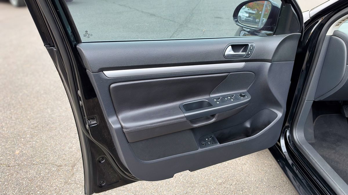 Photo 11 of this Volkswagen Jetta Sedan