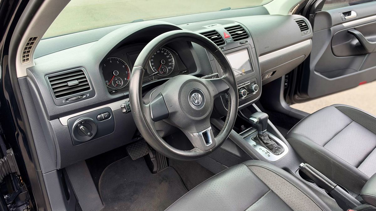 Photo 12 of this Volkswagen Jetta Sedan