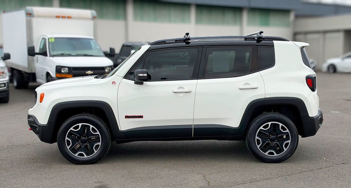 Photo 2 of this Jeep Renegade