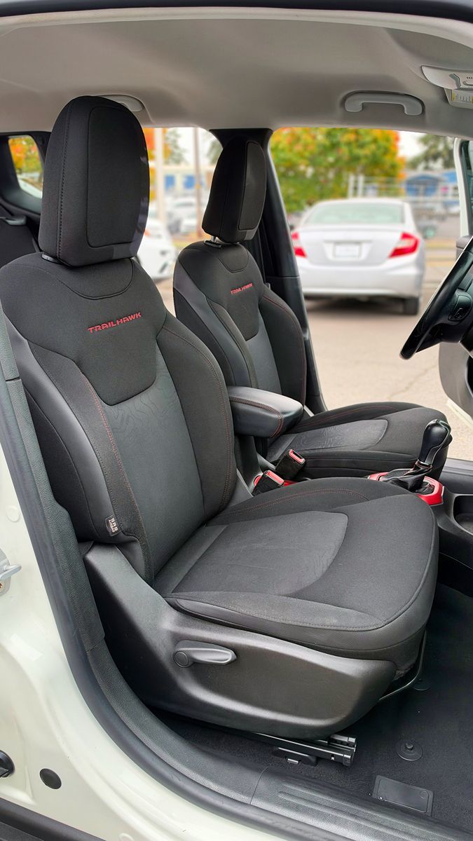 Photo 17 of this Jeep Renegade