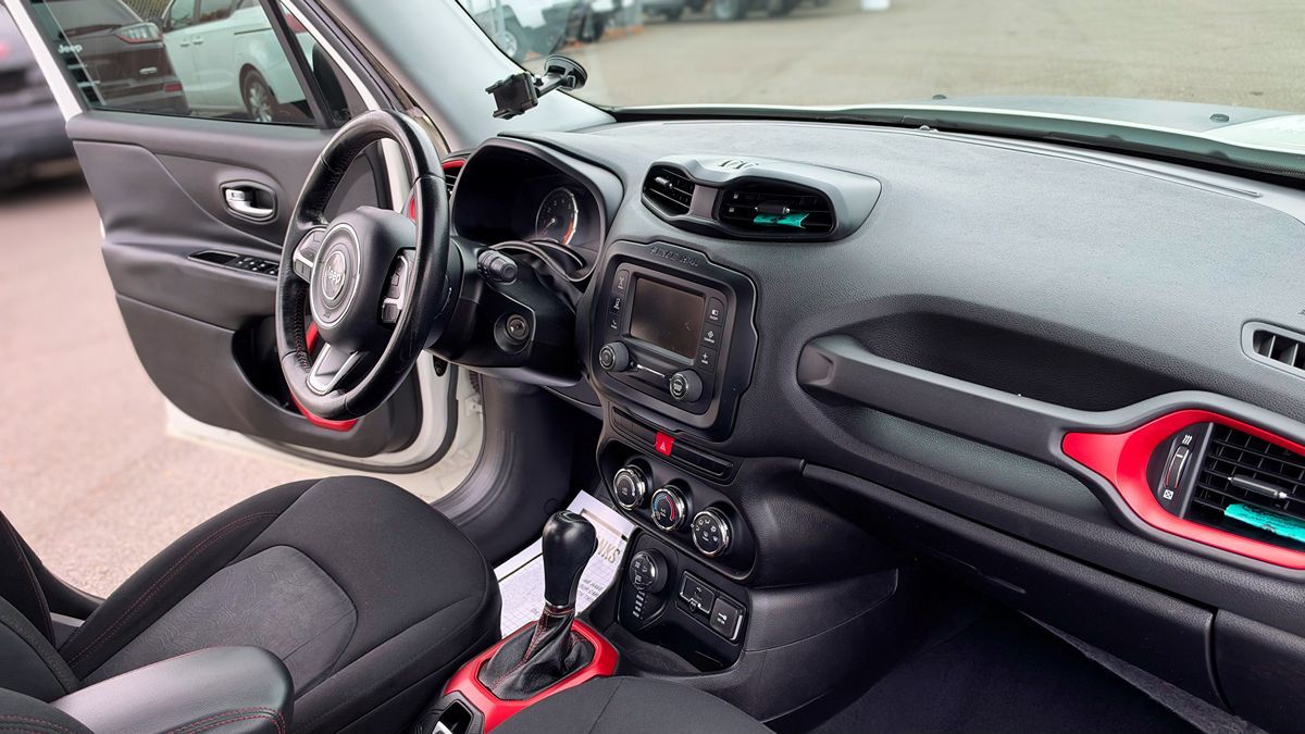 Photo 18 of this Jeep Renegade