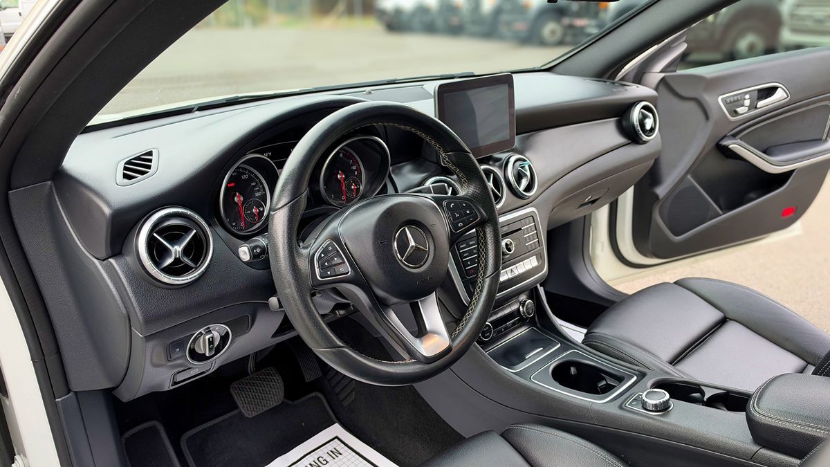 Photo 11 of this Mercedes-Benz CLA 250