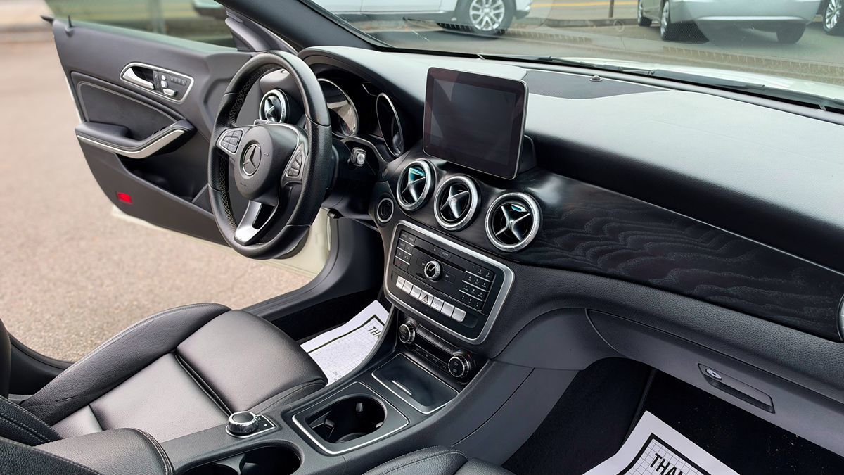 Photo 17 of this Mercedes-Benz CLA 250