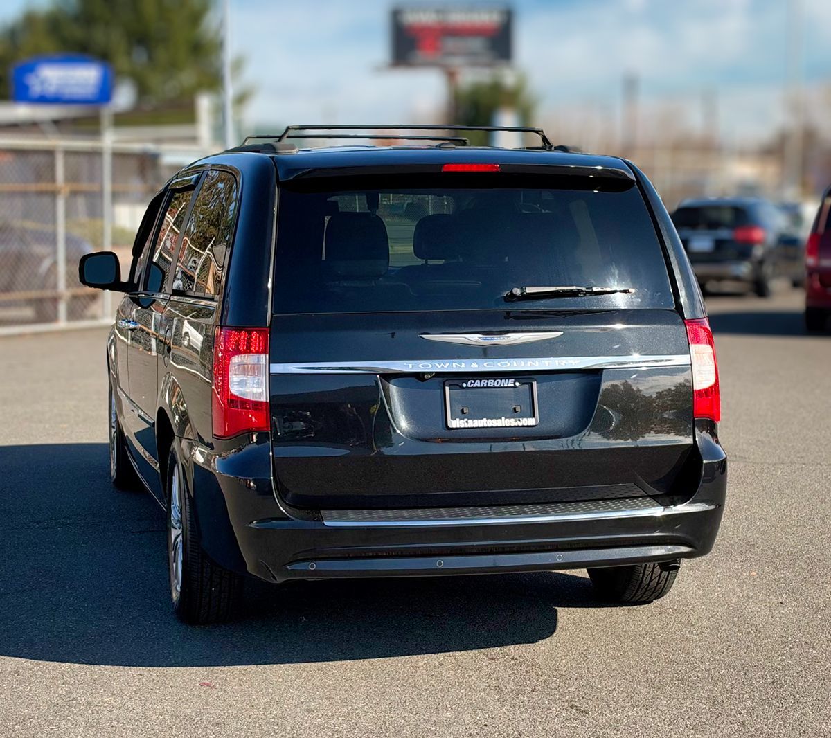 Photo 3 of this Chrysler Town & Country
