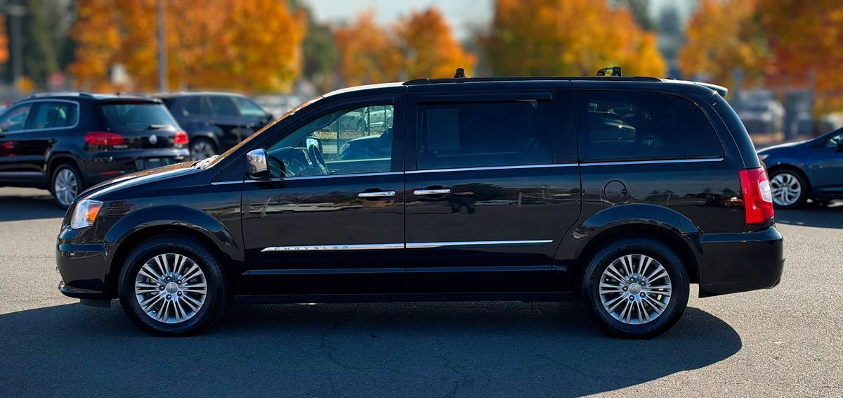 Photo 2 of this Chrysler Town & Country