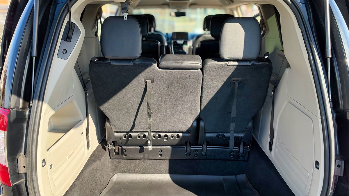 Photo 14 of this Chrysler Town & Country