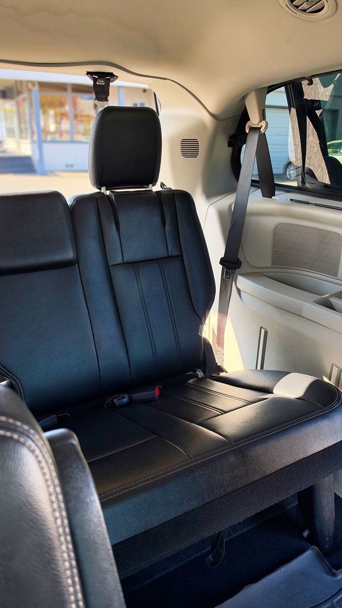 Photo 15 of this Chrysler Town & Country