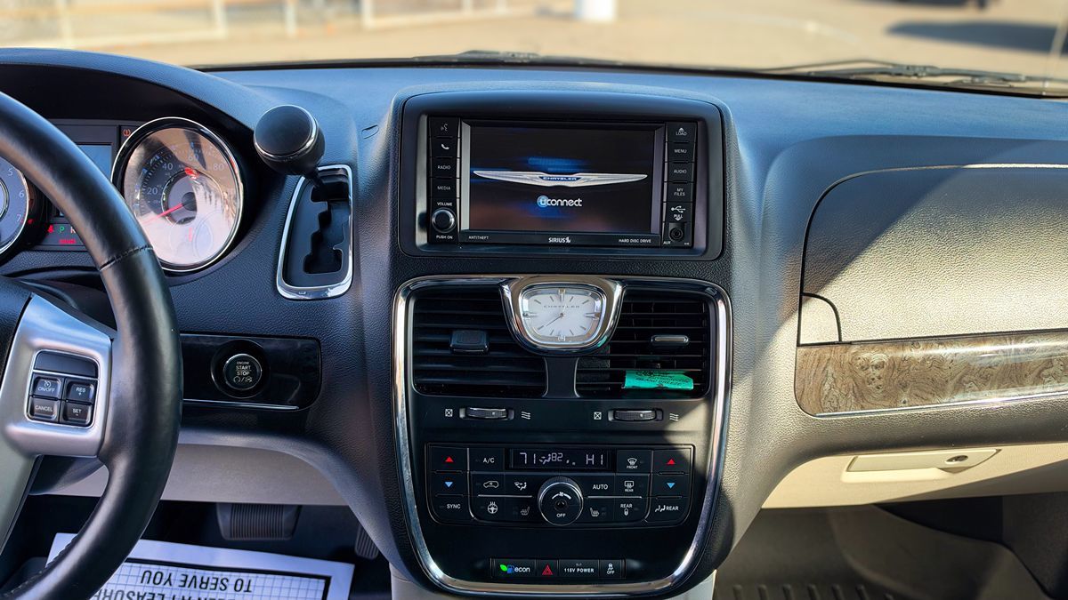 Photo 19 of this Chrysler Town & Country