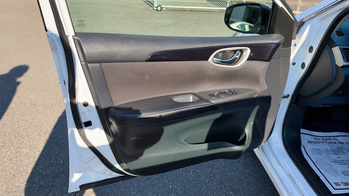 Photo 9 of this Nissan Sentra