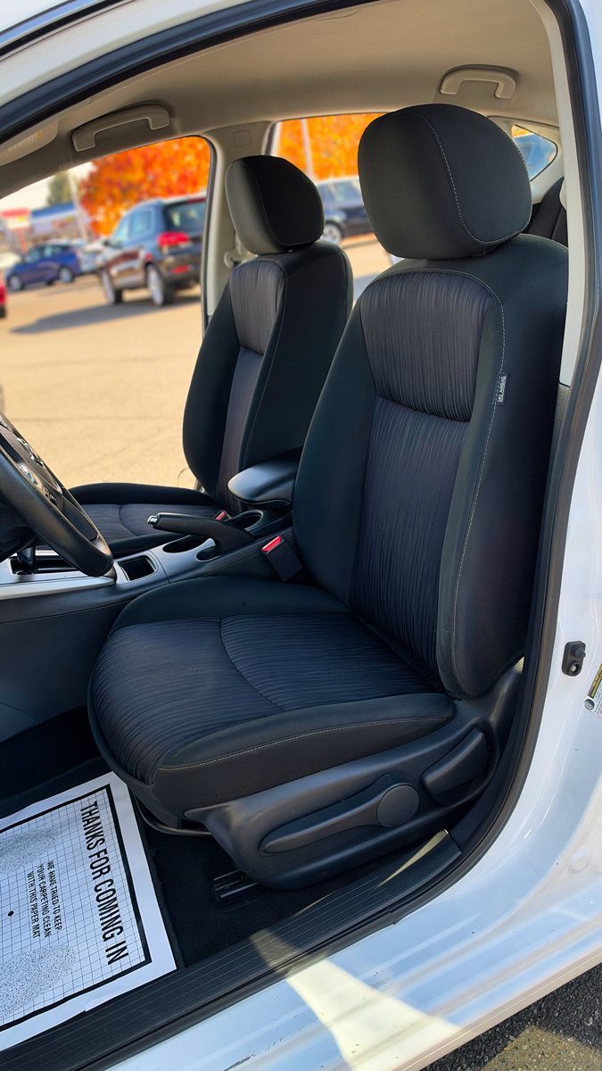 Photo 11 of this Nissan Sentra