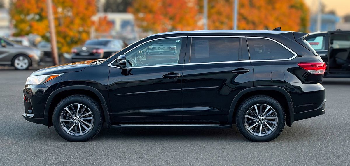 Photo 2 of this Toyota Highlander