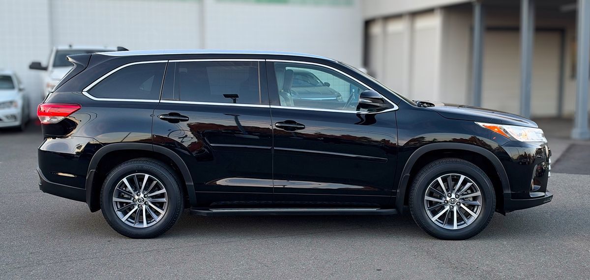 Photo 6 of this Toyota Highlander