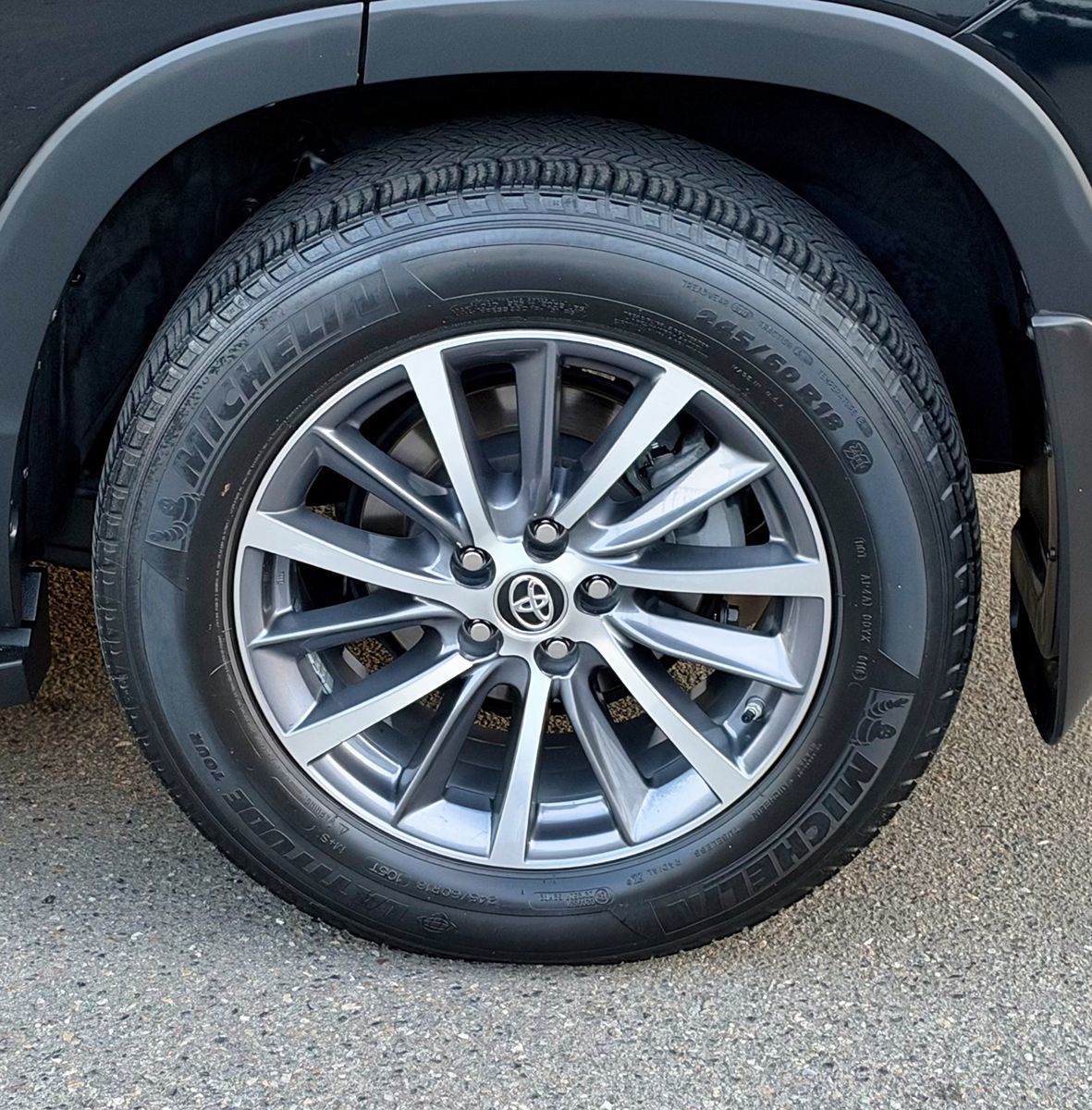 Photo 10 of this Toyota Highlander