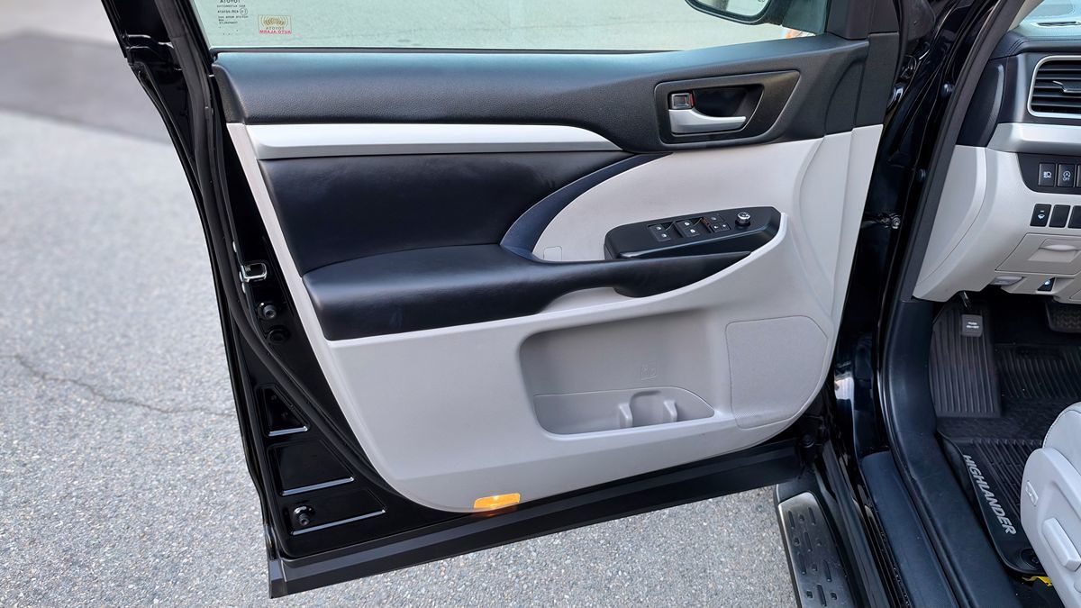 Photo 11 of this Toyota Highlander