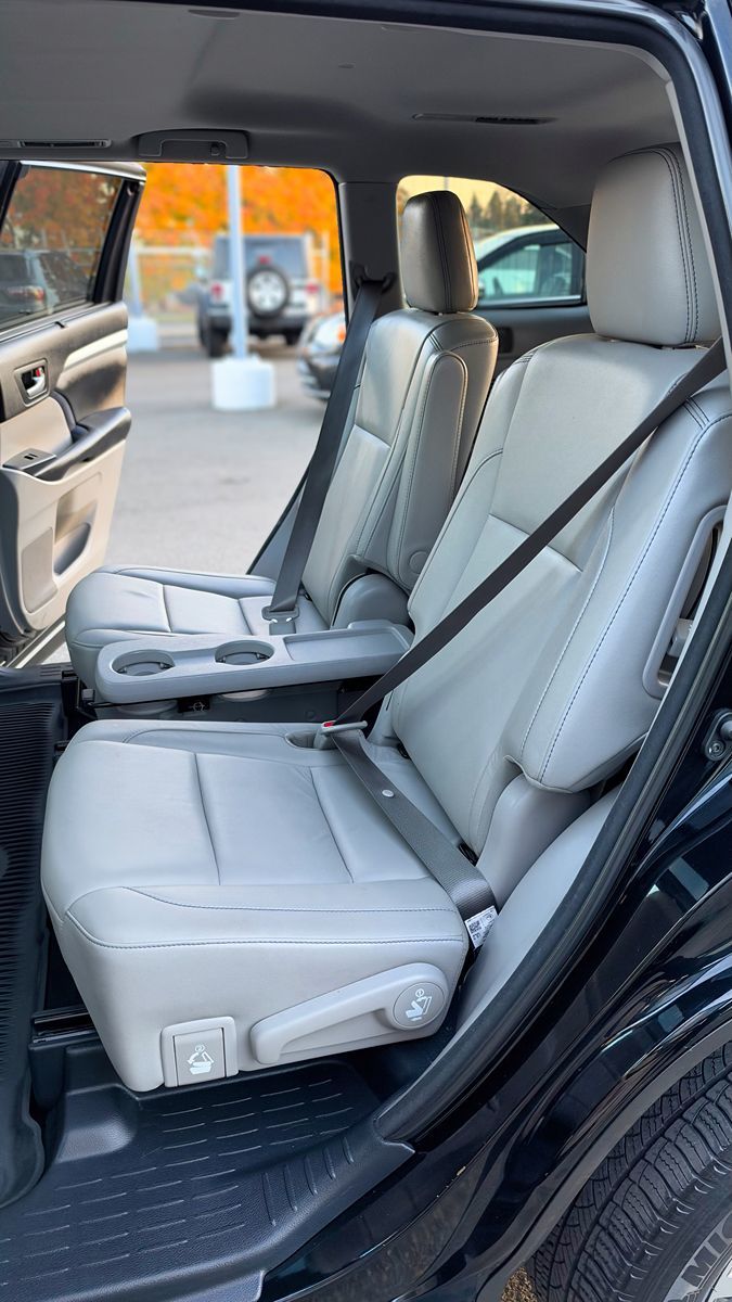 Photo 14 of this Toyota Highlander