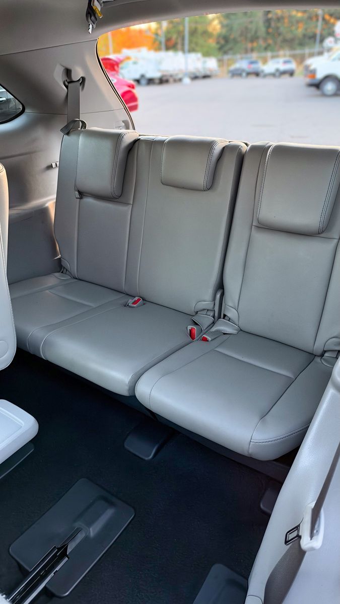 Photo 16 of this Toyota Highlander