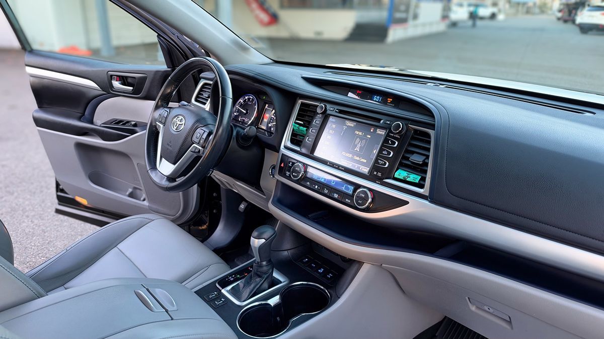 Photo 20 of this Toyota Highlander