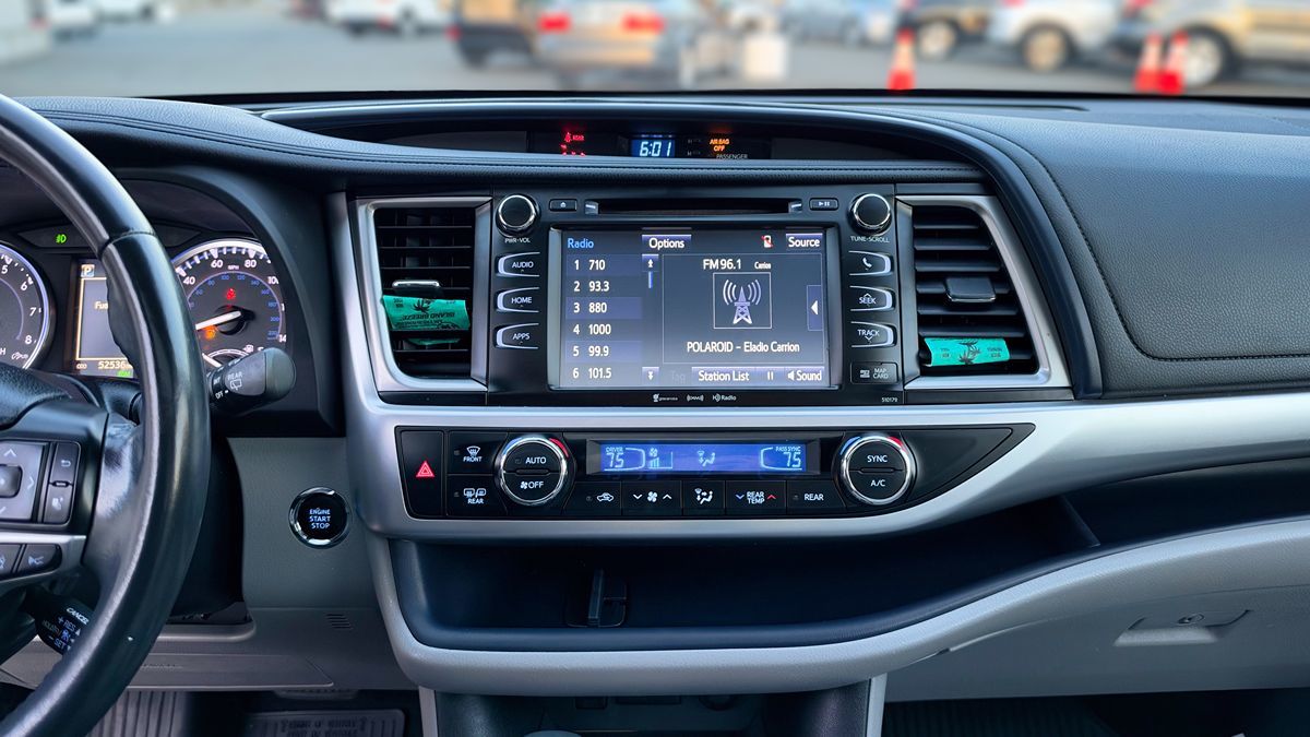 Photo 22 of this Toyota Highlander