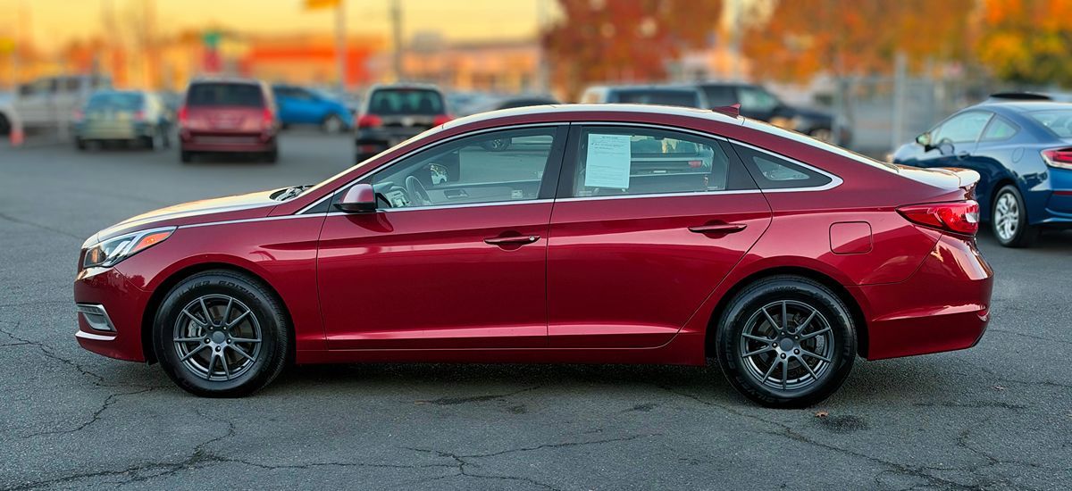 Photo 2 of this Hyundai Sonata