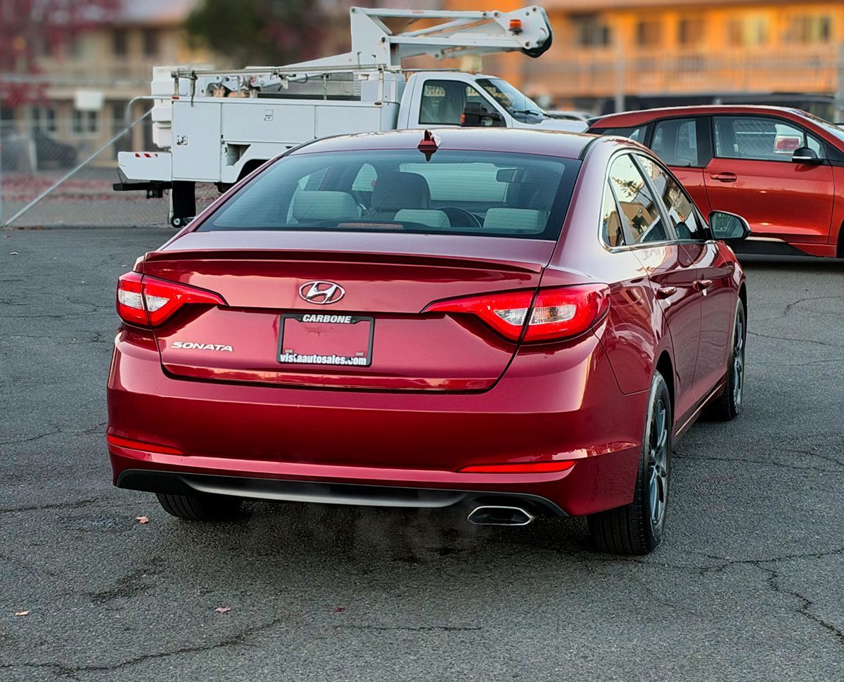 Photo 5 of this Hyundai Sonata