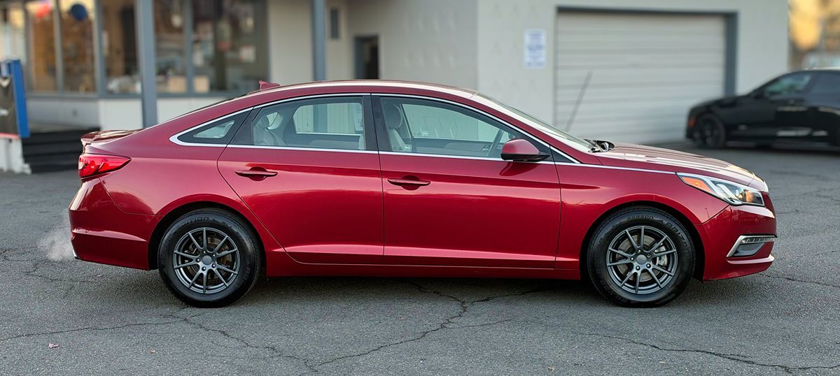 Photo 6 of this Hyundai Sonata