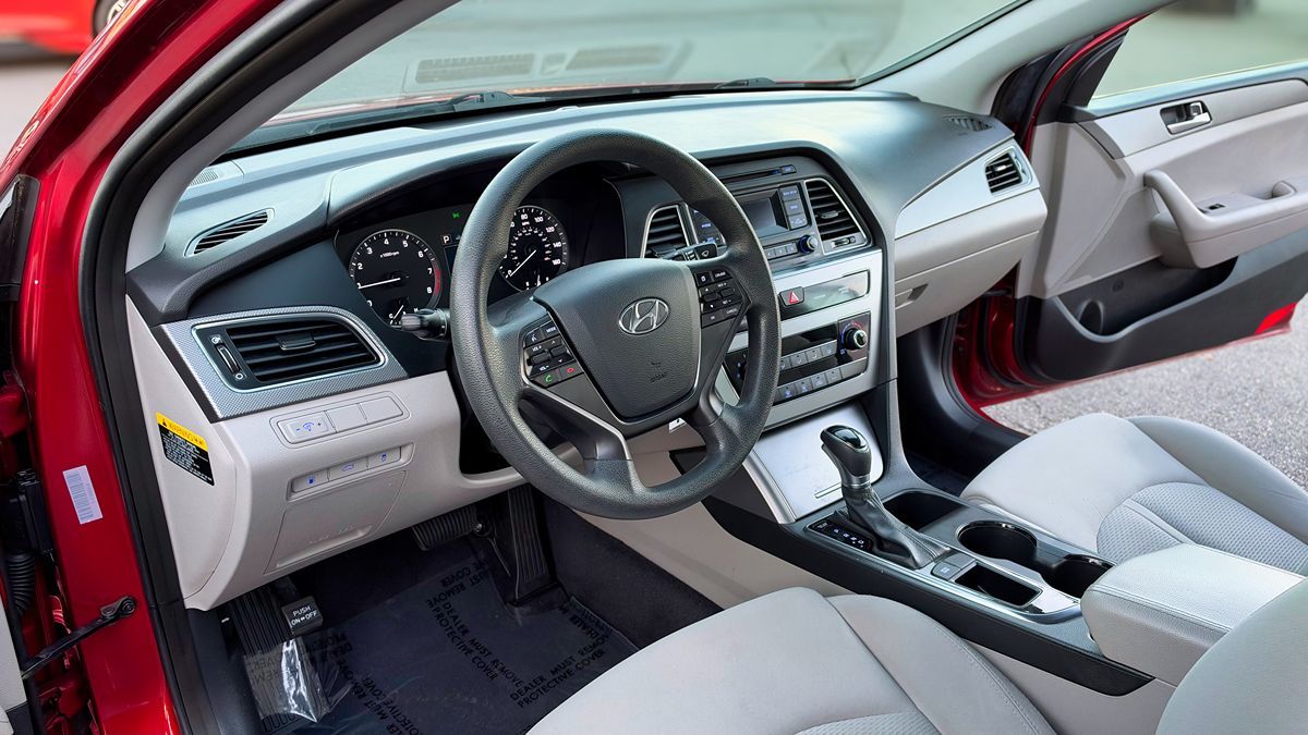 Photo 12 of this Hyundai Sonata