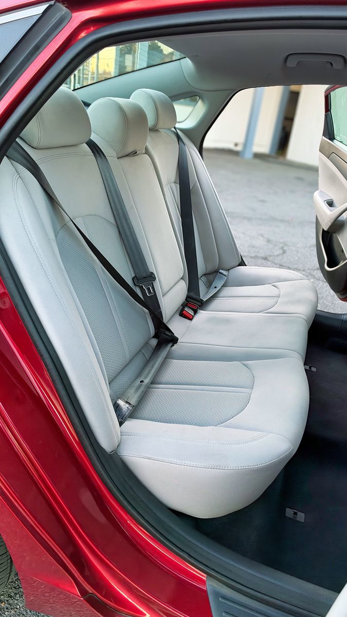 Photo 15 of this Hyundai Sonata