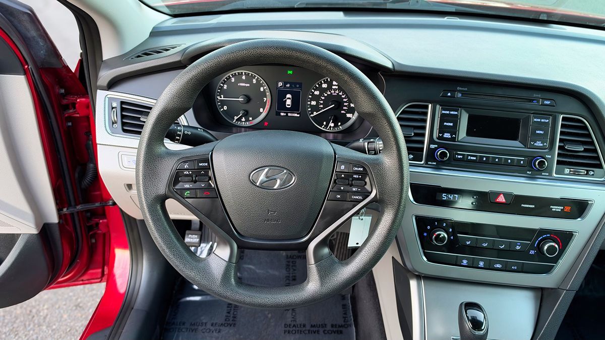 Photo 20 of this Hyundai Sonata