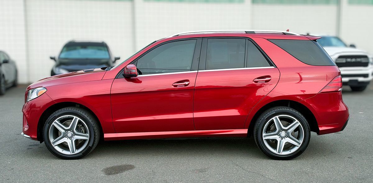 Photo 2 of this Mercedes-Benz GLE 400