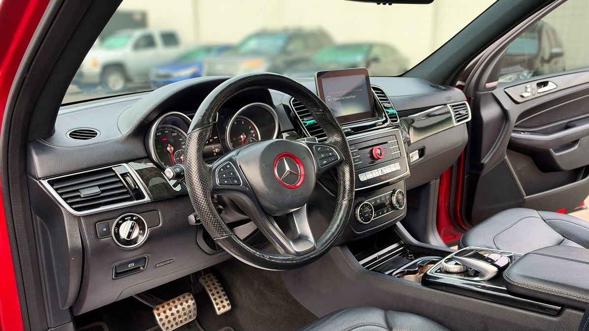 Photo 13 of this Mercedes-Benz GLE 400
