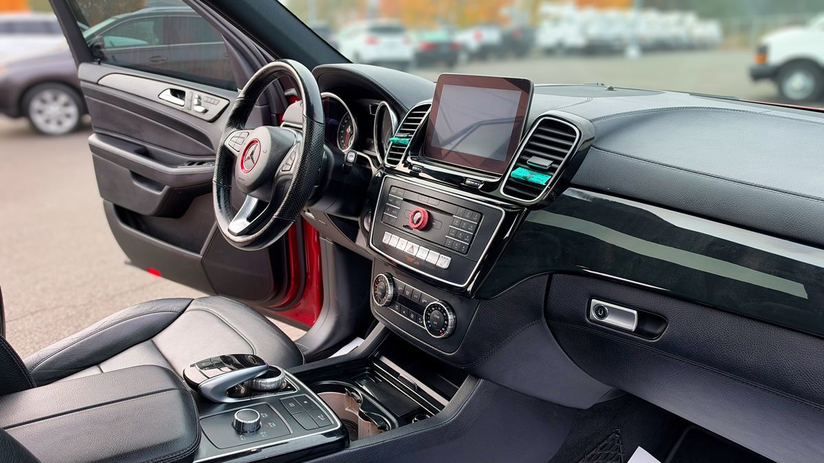 Photo 21 of this Mercedes-Benz GLE 400