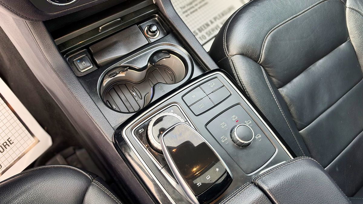 Photo 22 of this Mercedes-Benz GLE 400