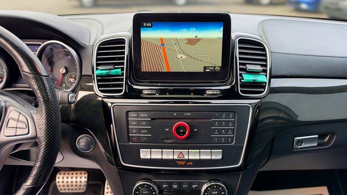 Photo 23 of this Mercedes-Benz GLE 400