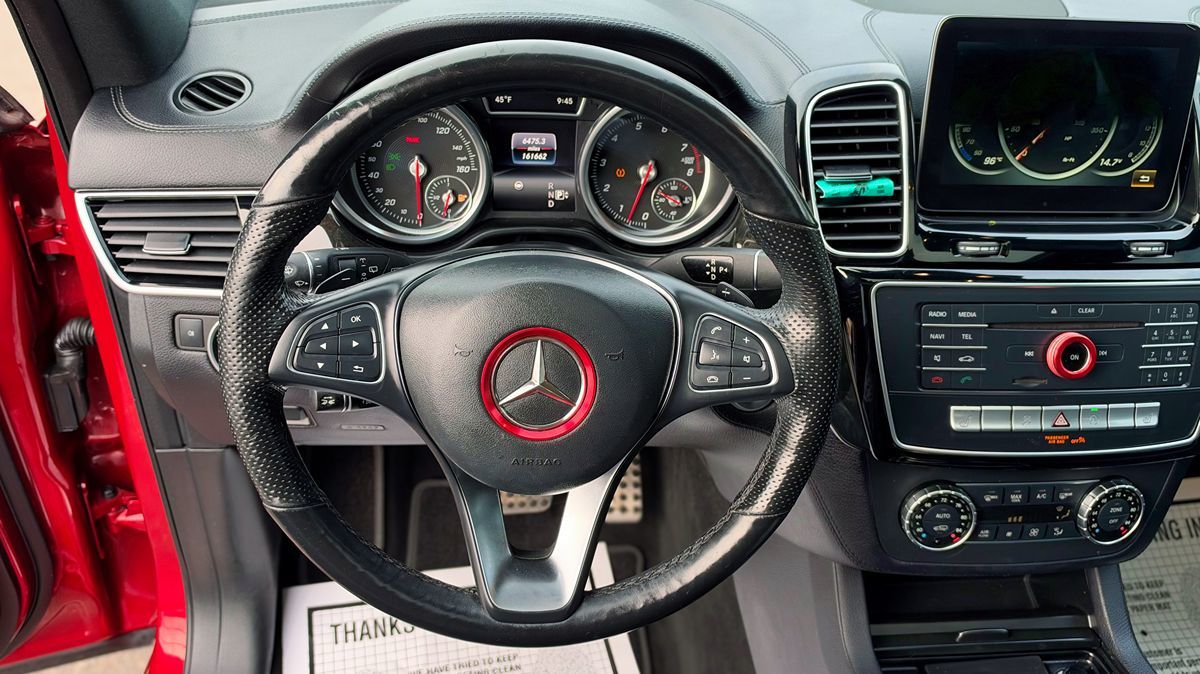 Photo 26 of this Mercedes-Benz GLE 400