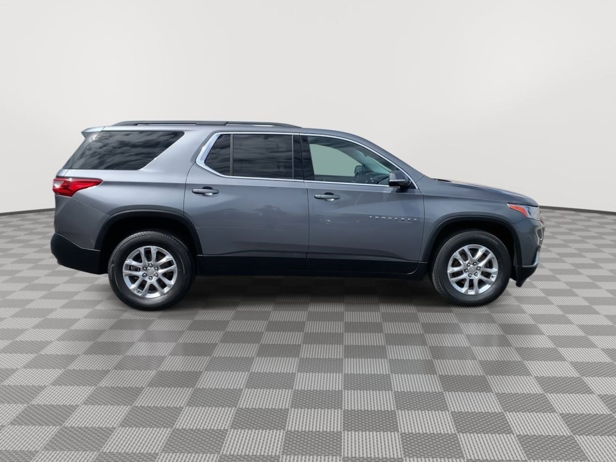 2020 Chevrolet Traverse Cloth 1LT photo 2