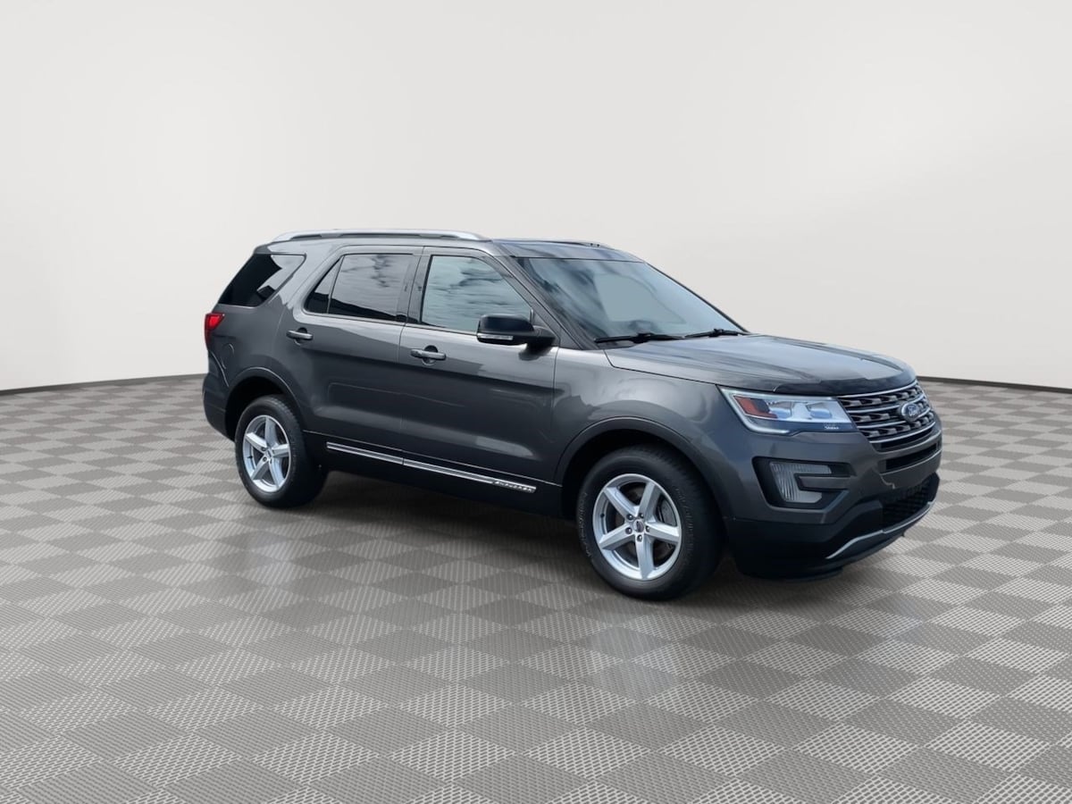 2016 Ford Explorer XLT photo 3