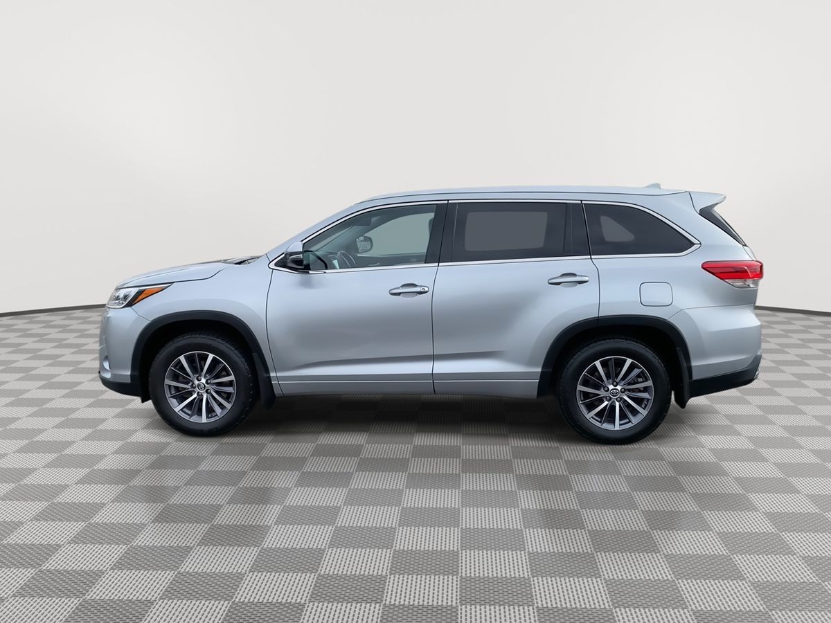 2017 Toyota Highlander SE XLE photo 2