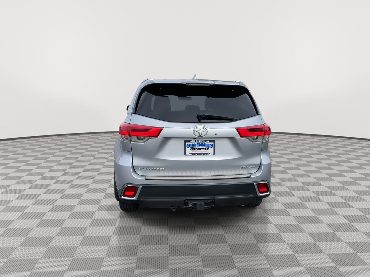 2017 Toyota Highlander SE XLE photo 4